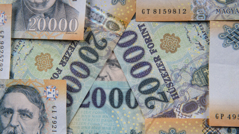 decembertől a minimálbér 266 800 forint