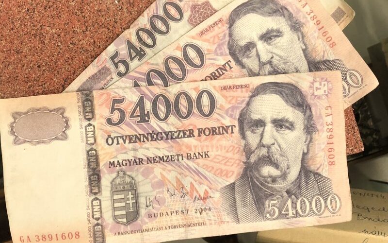 54 ezer forintos