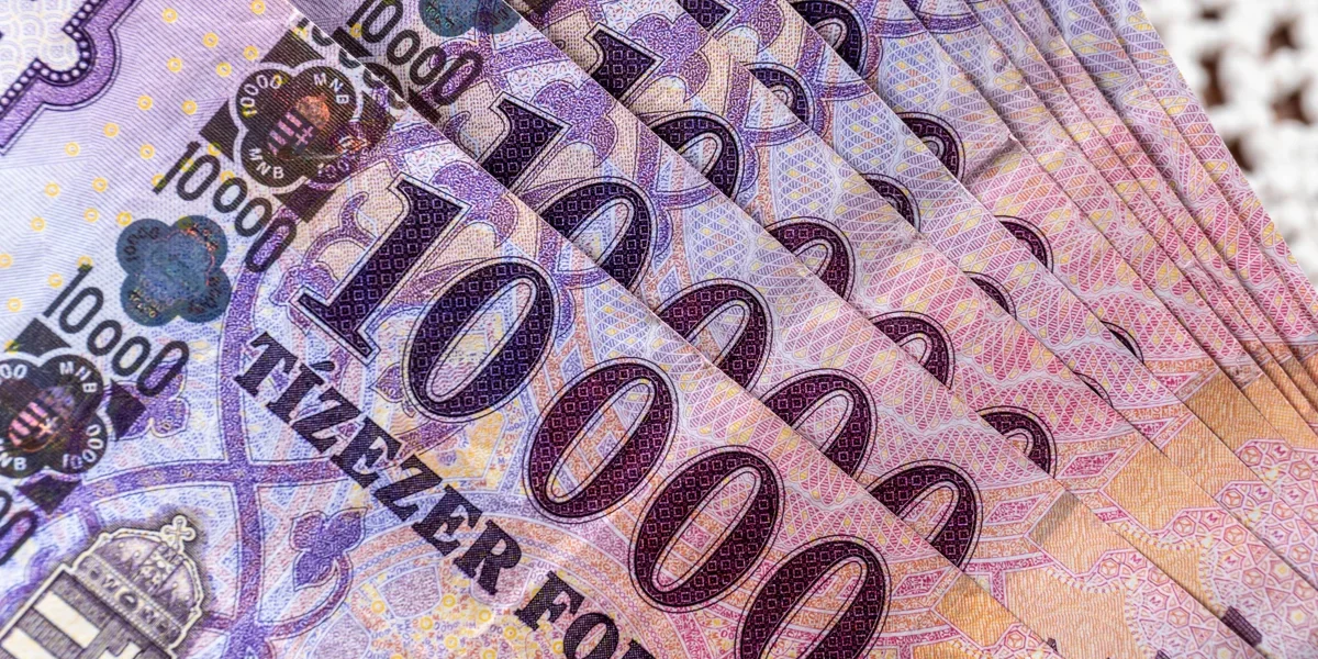 100-ezer-forint
